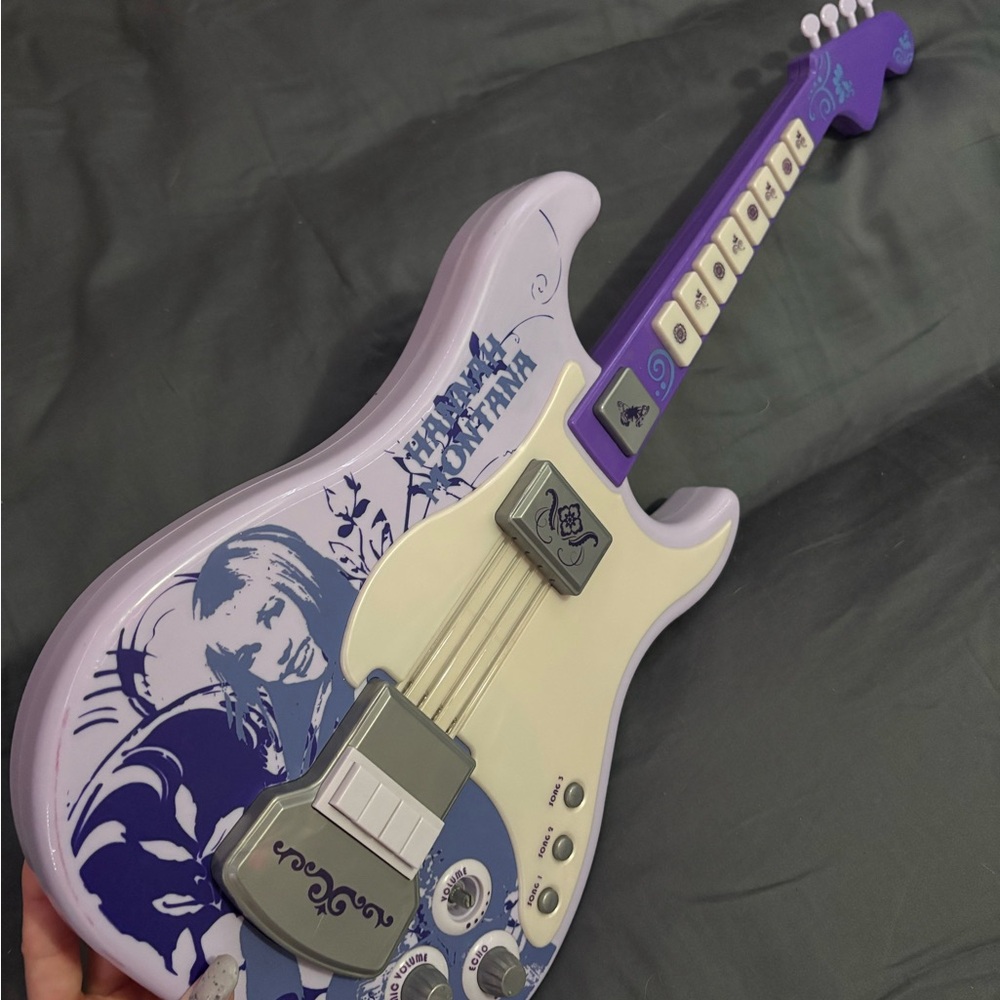 Y2K Hannah Montana interactive electric guitar with strings - Picture 6 of 8
